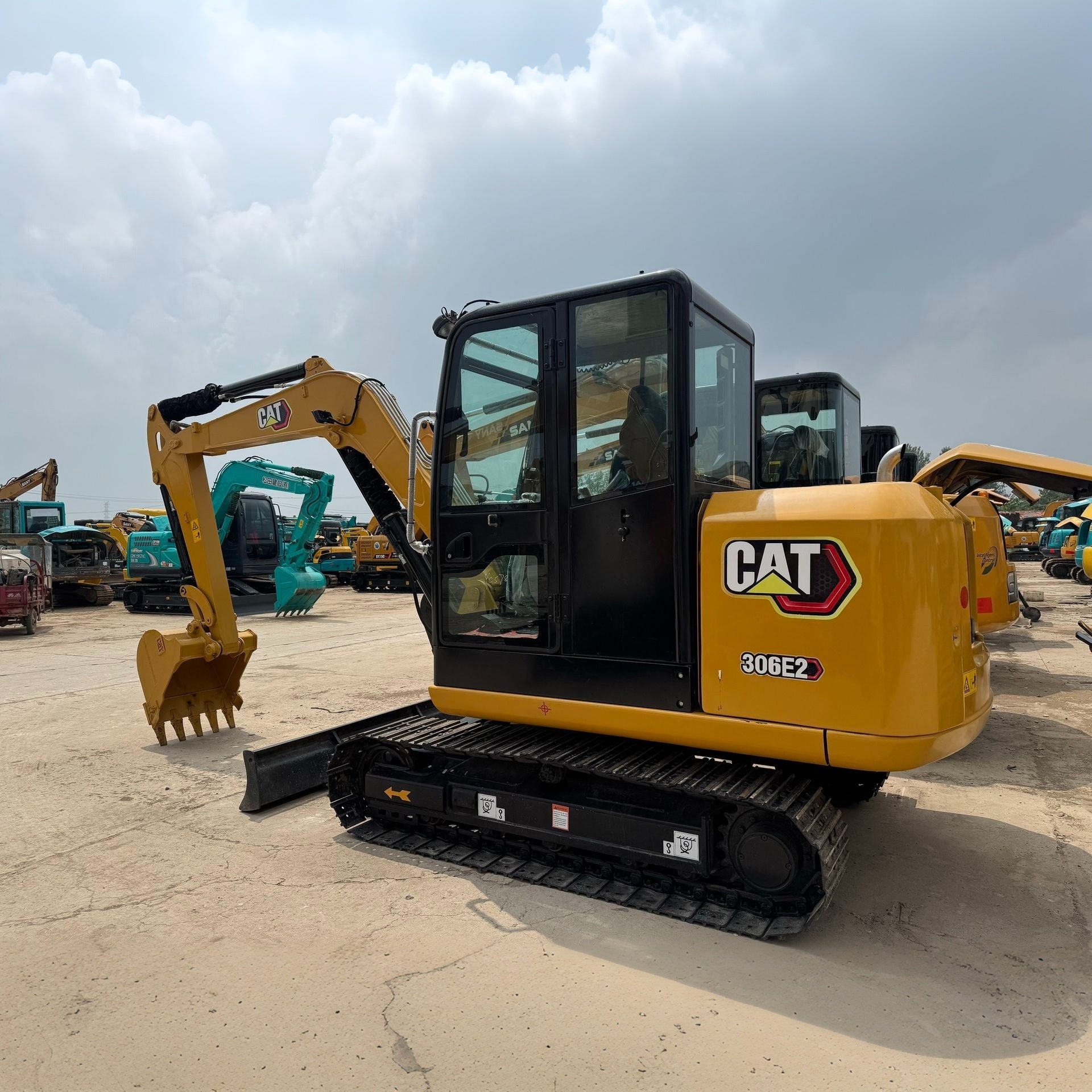— Caterpillar 306E2, used excavator for export from China