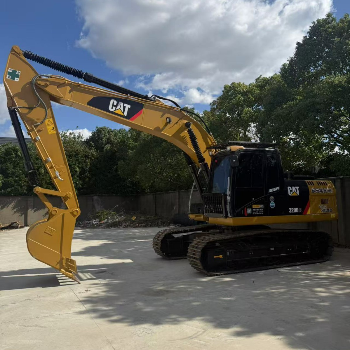 — Caterpillar 320D2
